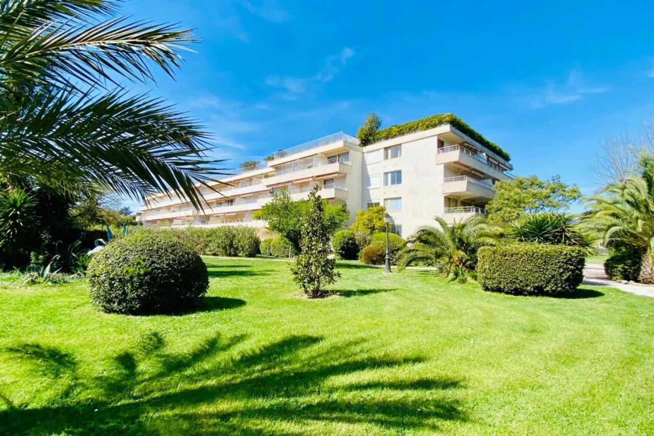 Charming Studio With Pool In Saint Tropez Apartment Екстериор снимка